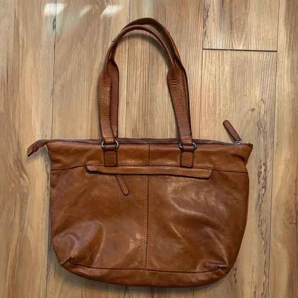 Elegant Brown Leather Tote Bag - Picture 2 of 9